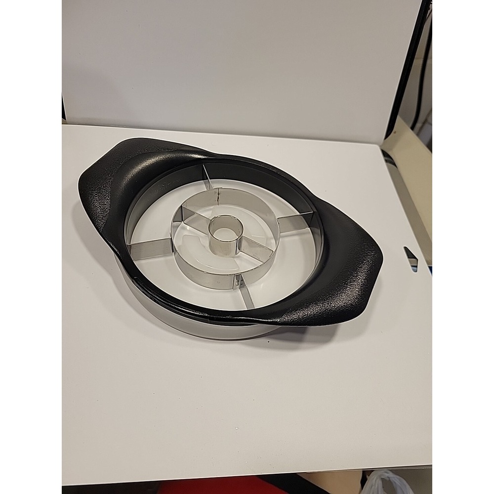 Pampered Chef‎ Pineapple Melon Wedger Cutter Slicer Corer With Cover Great